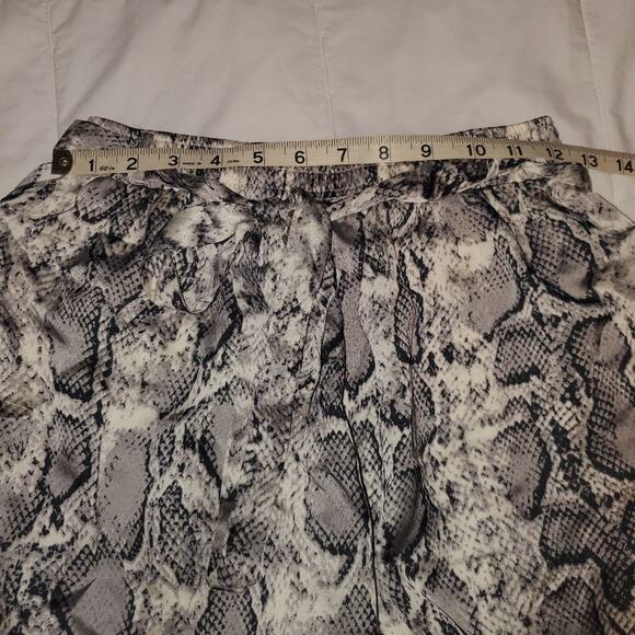She and sky medium women's snakeskin print shorts with tie waist - Picture 4 of 9
